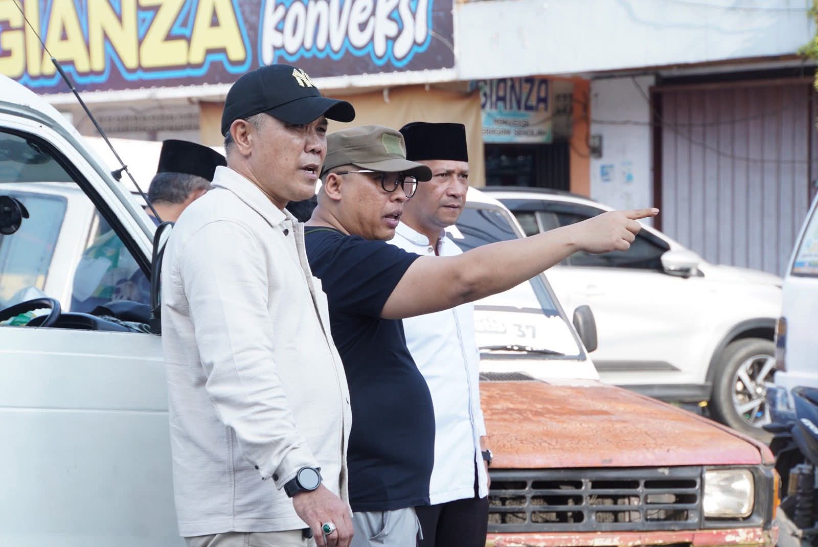 Wako Hendri saat memantau arus lalin dalam kota.